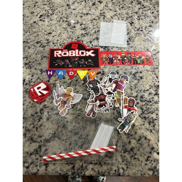 Roblox Cupcake & Cake Toppers 24 Pc. - Picture 3 of 3